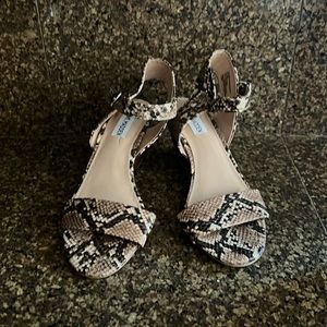 Steve Madden Graze Wedge Sandal Tan Snake - NWT